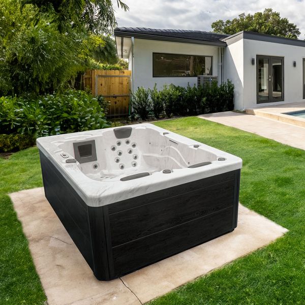 Outdoor Whirlpool WHITE MARBLE PURE